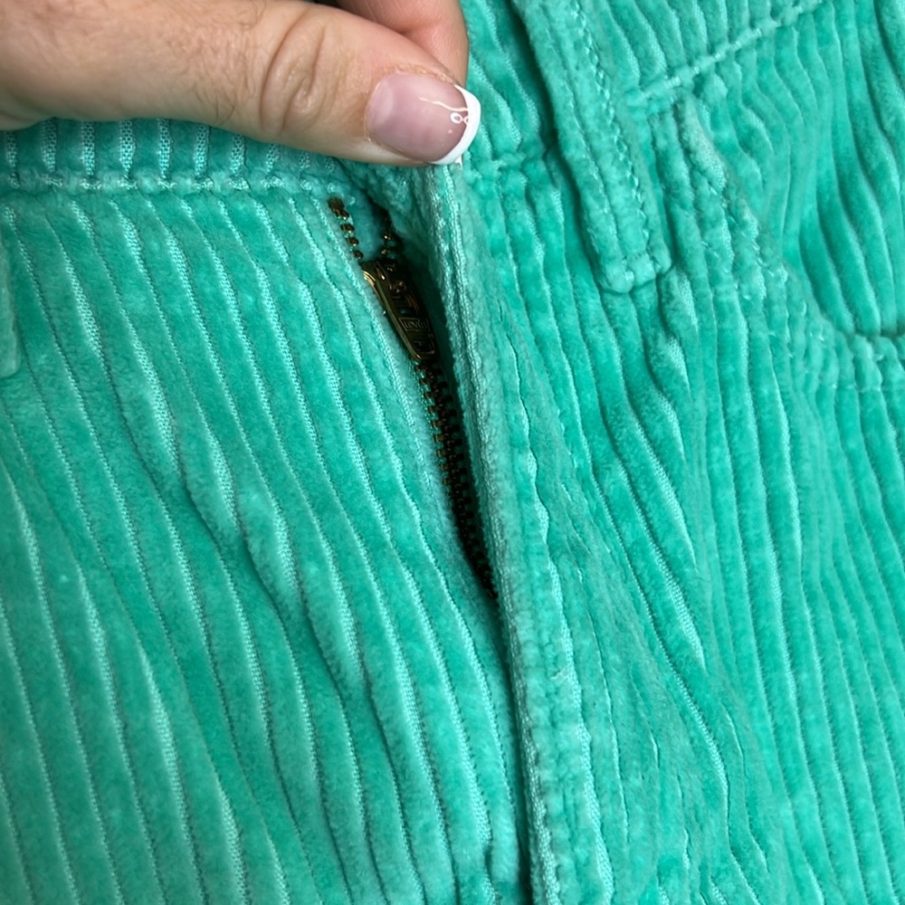 Levi’s Green Corduroy Cutoff Shorts- 24 - Picture 3 of 8